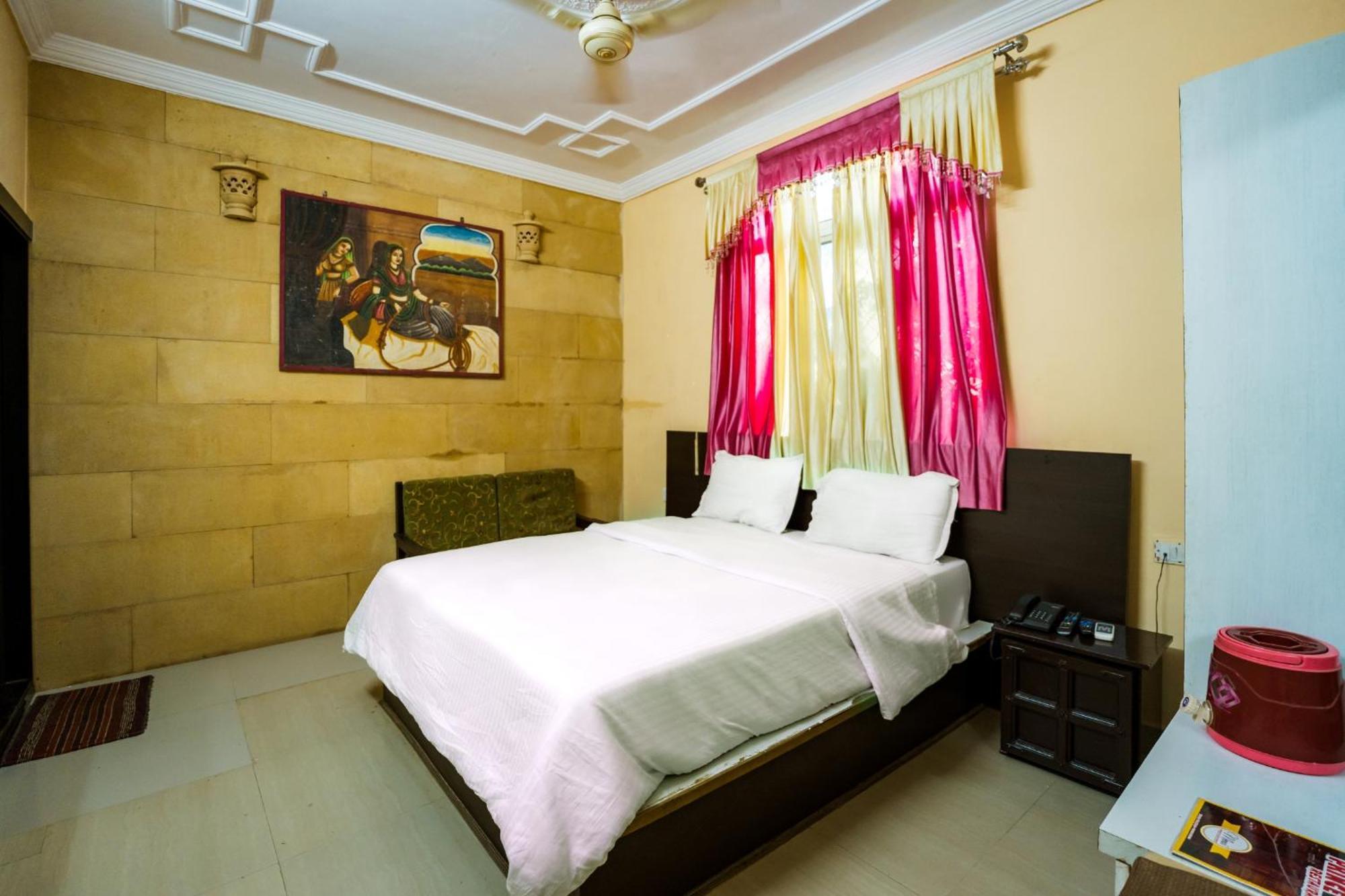 Hotel Prince-Near Jaisalmer Fort Екстер'єр фото